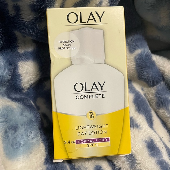 NWT Olay Complete Daily Moisturizer Hydration + Sun Protection NEW IN BOX - Picture 1 of 12